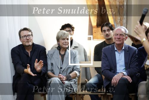 Amsterdam 18 september 2025
Prinses Eloise organiseert samen met Attire Amsterdam en My Lima Lima een modeshow . Haar ouders, Prins Constantijn en moeder Prinses Laurentien zijn natuurlijk aanwezig .