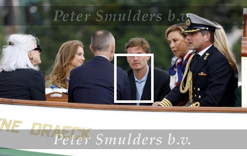 Amsterdam 24 augustus 202
Prins Maurits en Prinses MarilÃ¨ne hebben drie kinderen: Anna (geboren in 2001), Lucas (geboren in 2002), en Felicia (geboren in 2005). Hun volledige achternaam is Van Lippe-Biesterfeld van Vollenhoven . Prins Maurits neemt met zijn gezin de Vlootschouw af tijdens de laatste dag van Sail. Ze varen met de Groene Draeck.