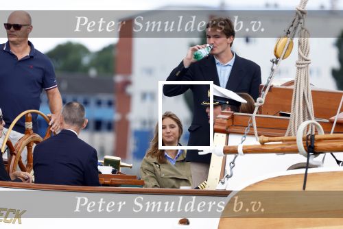 Amsterdam 24 augustus 202
Prins Maurits en Prinses MarilÃ¨ne hebben drie kinderen: Anna (geboren in 2001), Lucas (geboren in 2002), en Felicia (geboren in 2005). Hun volledige achternaam is Van Lippe-Biesterfeld van Vollenhoven . Prins Maurits neemt met zijn gezin de Vlootschouw af tijdens de laatste dag van Sail. Ze varen met de Groene Draeck.