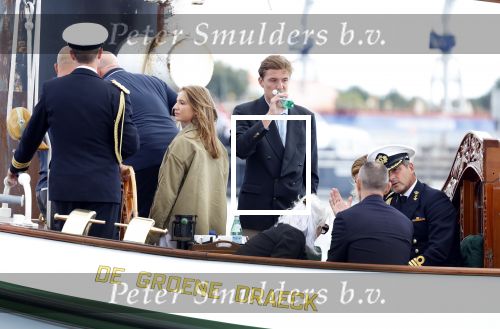 Amsterdam 24 augustus 202
Prins Maurits en Prinses MarilÃ¨ne hebben drie kinderen: Anna (geboren in 2001), Lucas (geboren in 2002), en Felicia (geboren in 2005). Hun volledige achternaam is Van Lippe-Biesterfeld van Vollenhoven . Prins Maurits neemt met zijn gezin de Vlootschouw af tijdens de laatste dag van Sail. Ze varen met de Groene Draeck.