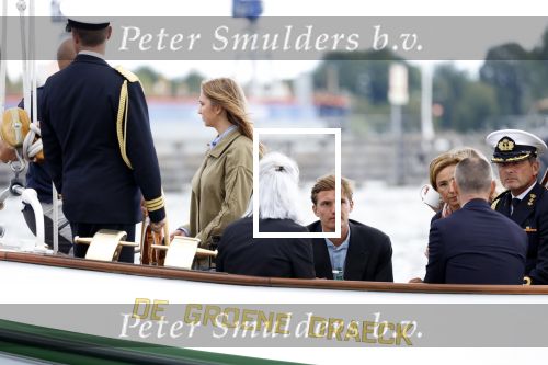 Amsterdam 24 augustus 202
Prins Maurits en Prinses MarilÃ¨ne hebben drie kinderen: Anna (geboren in 2001), Lucas (geboren in 2002), en Felicia (geboren in 2005). Hun volledige achternaam is Van Lippe-Biesterfeld van Vollenhoven . Prins Maurits neemt met zijn gezin de Vlootschouw af tijdens de laatste dag van Sail. Ze varen met de Groene Draeck.