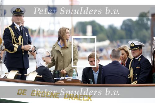 Amsterdam 24 augustus 202
Prins Maurits en Prinses MarilÃ¨ne hebben drie kinderen: Anna (geboren in 2001), Lucas (geboren in 2002), en Felicia (geboren in 2005). Hun volledige achternaam is Van Lippe-Biesterfeld van Vollenhoven . Prins Maurits neemt met zijn gezin de Vlootschouw af tijdens de laatste dag van Sail. Ze varen met de Groene Draeck.