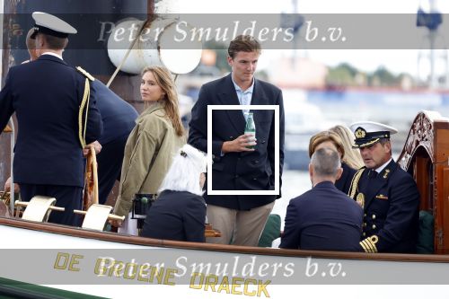Amsterdam 24 augustus 202
Prins Maurits en Prinses MarilÃ¨ne hebben drie kinderen: Anna (geboren in 2001), Lucas (geboren in 2002), en Felicia (geboren in 2005). Hun volledige achternaam is Van Lippe-Biesterfeld van Vollenhoven . Prins Maurits neemt met zijn gezin de Vlootschouw af tijdens de laatste dag van Sail. Ze varen met de Groene Draeck.