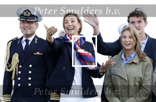 Amsterdam 24 augustus 202
Prins Maurits en Prinses MarilÃ¨ne hebben drie kinderen: Anna (geboren in 2001), Lucas (geboren in 2002), en Felicia (geboren in 2005). Hun volledige achternaam is Van Lippe-Biesterfeld van Vollenhoven . Prins Maurits neemt met zijn gezin de Vlootschouw af tijdens de laatste dag van Sail. Ze varen met de Groene Draeck.