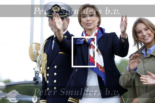 Amsterdam 24 augustus 202
Prins Maurits en Prinses MarilÃ¨ne hebben drie kinderen: Anna (geboren in 2001), Lucas (geboren in 2002), en Felicia (geboren in 2005). Hun volledige achternaam is Van Lippe-Biesterfeld van Vollenhoven . Prins Maurits neemt met zijn gezin de Vlootschouw af tijdens de laatste dag van Sail. Ze varen met de Groene Draeck.
