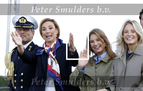 Amsterdam 24 augustus 202
Prins Maurits en Prinses MarilÃ¨ne hebben drie kinderen: Anna (geboren in 2001), Lucas (geboren in 2002), en Felicia (geboren in 2005). Hun volledige achternaam is Van Lippe-Biesterfeld van Vollenhoven . Prins Maurits neemt met zijn gezin de Vlootschouw af tijdens de laatste dag van Sail. Ze varen met de Groene Draeck.