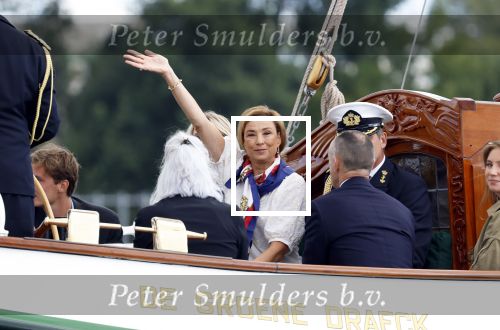 Amsterdam 24 augustus 202
Prins Maurits en Prinses MarilÃ¨ne hebben drie kinderen: Anna (geboren in 2001), Lucas (geboren in 2002), en Felicia (geboren in 2005). Hun volledige achternaam is Van Lippe-Biesterfeld van Vollenhoven . Prins Maurits neemt met zijn gezin de Vlootschouw af tijdens de laatste dag van Sail. Ze varen met de Groene Draeck.