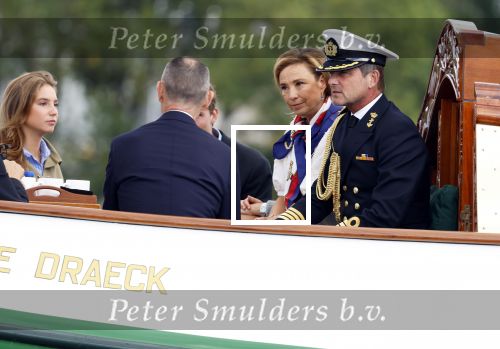 Amsterdam 24 augustus 202
Prins Maurits en Prinses MarilÃ¨ne hebben drie kinderen: Anna (geboren in 2001), Lucas (geboren in 2002), en Felicia (geboren in 2005). Hun volledige achternaam is Van Lippe-Biesterfeld van Vollenhoven . Prins Maurits neemt met zijn gezin de Vlootschouw af tijdens de laatste dag van Sail. Ze varen met de Groene Draeck.