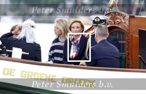 Amsterdam 24 augustus 202
Prins Maurits en Prinses MarilÃ¨ne hebben drie kinderen: Anna (geboren in 2001), Lucas (geboren in 2002), en Felicia (geboren in 2005). Hun volledige achternaam is Van Lippe-Biesterfeld van Vollenhoven . Prins Maurits neemt met zijn gezin de Vlootschouw af tijdens de laatste dag van Sail. Ze varen met de Groene Draeck.