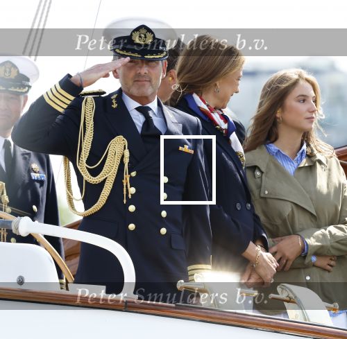 Amsterdam 24 augustus 202
Prins Maurits en Prinses MarilÃ¨ne hebben drie kinderen: Anna (geboren in 2001), Lucas (geboren in 2002), en Felicia (geboren in 2005). Hun volledige achternaam is Van Lippe-Biesterfeld van Vollenhoven . Prins Maurits neemt met zijn gezin de Vlootschouw af tijdens de laatste dag van Sail. Ze varen met de Groene Draeck.
