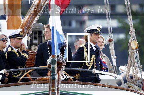 Amsterdam 24 augustus 202
Prins Maurits en Prinses MarilÃ¨ne hebben drie kinderen: Anna (geboren in 2001), Lucas (geboren in 2002), en Felicia (geboren in 2005). Hun volledige achternaam is Van Lippe-Biesterfeld van Vollenhoven . Prins Maurits neemt met zijn gezin de Vlootschouw af tijdens de laatste dag van Sail. Ze varen met de Groene Draeck.