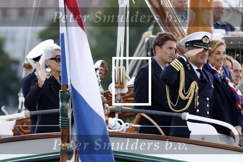 Amsterdam 24 augustus 202
Prins Maurits en Prinses MarilÃ¨ne hebben drie kinderen: Anna (geboren in 2001), Lucas (geboren in 2002), en Felicia (geboren in 2005). Hun volledige achternaam is Van Lippe-Biesterfeld van Vollenhoven . Prins Maurits neemt met zijn gezin de Vlootschouw af tijdens de laatste dag van Sail. Ze varen met de Groene Draeck.