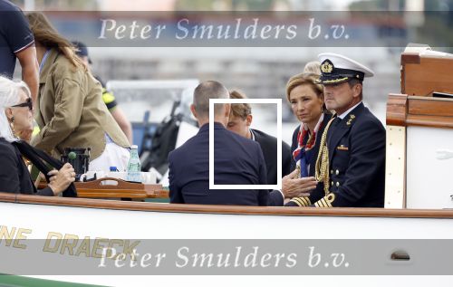 Amsterdam 24 augustus 202
Prins Maurits en Prinses MarilÃ¨ne hebben drie kinderen: Anna (geboren in 2001), Lucas (geboren in 2002), en Felicia (geboren in 2005). Hun volledige achternaam is Van Lippe-Biesterfeld van Vollenhoven . Prins Maurits neemt met zijn gezin de Vlootschouw af tijdens de laatste dag van Sail. Ze varen met de Groene Draeck.
