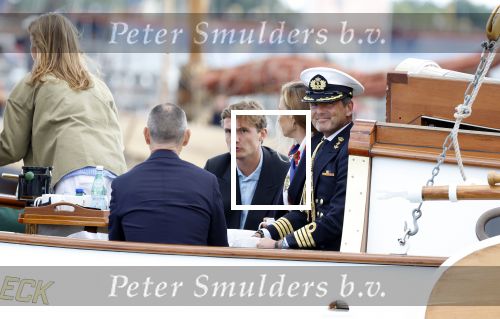 Amsterdam 24 augustus 202
Prins Maurits en Prinses MarilÃ¨ne hebben drie kinderen: Anna (geboren in 2001), Lucas (geboren in 2002), en Felicia (geboren in 2005). Hun volledige achternaam is Van Lippe-Biesterfeld van Vollenhoven . Prins Maurits neemt met zijn gezin de Vlootschouw af tijdens de laatste dag van Sail. Ze varen met de Groene Draeck.