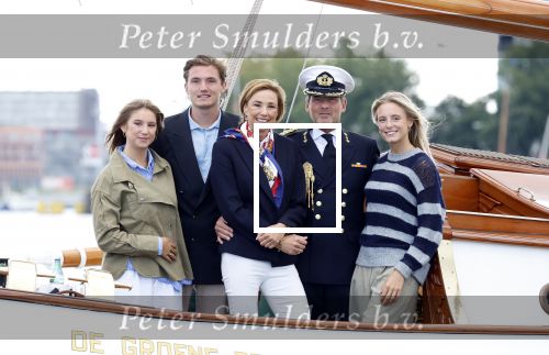 Amsterdam 24 augustus 202
Prins Maurits en Prinses MarilÃ¨ne hebben drie kinderen: Anna (geboren in 2001), Lucas (geboren in 2002), en Felicia (geboren in 2005). Hun volledige achternaam is Van Lippe-Biesterfeld van Vollenhoven . Prins Maurits neemt met zijn gezin de Vlootschouw af tijdens de laatste dag van Sail. Ze varen met de Groene Draeck.