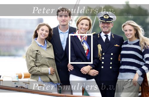 Amsterdam 24 augustus 202
Prins Maurits en Prinses MarilÃ¨ne hebben drie kinderen: Anna (geboren in 2001), Lucas (geboren in 2002), en Felicia (geboren in 2005). Hun volledige achternaam is Van Lippe-Biesterfeld van Vollenhoven . Prins Maurits neemt met zijn gezin de Vlootschouw af tijdens de laatste dag van Sail. Ze varen met de Groene Draeck.