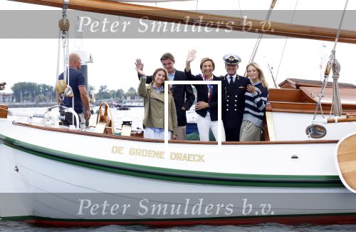 Amsterdam 24 augustus 202
Prins Maurits en Prinses MarilÃ¨ne hebben drie kinderen: Anna (geboren in 2001), Lucas (geboren in 2002), en Felicia (geboren in 2005). Hun volledige achternaam is Van Lippe-Biesterfeld van Vollenhoven . Prins Maurits neemt met zijn gezin de Vlootschouw af tijdens de laatste dag van Sail. Ze varen met de Groene Draeck.