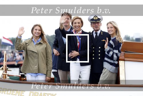 Amsterdam 24 augustus 202
Prins Maurits en Prinses MarilÃ¨ne hebben drie kinderen: Anna (geboren in 2001), Lucas (geboren in 2002), en Felicia (geboren in 2005). Hun volledige achternaam is Van Lippe-Biesterfeld van Vollenhoven . Prins Maurits neemt met zijn gezin de Vlootschouw af tijdens de laatste dag van Sail. Ze varen met de Groene Draeck.