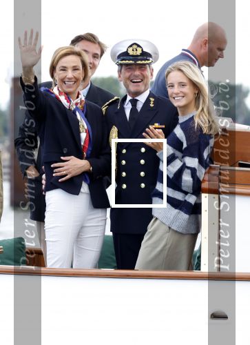 Amsterdam 24 augustus 202
Prins Maurits en Prinses MarilÃ¨ne hebben drie kinderen: Anna (geboren in 2001), Lucas (geboren in 2002), en Felicia (geboren in 2005). Hun volledige achternaam is Van Lippe-Biesterfeld van Vollenhoven . Prins Maurits neemt met zijn gezin de Vlootschouw af tijdens de laatste dag van Sail. Ze varen met de Groene Draeck.