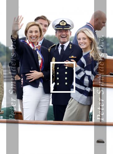Amsterdam 24 augustus 202
Prins Maurits en Prinses MarilÃ¨ne hebben drie kinderen: Anna (geboren in 2001), Lucas (geboren in 2002), en Felicia (geboren in 2005). Hun volledige achternaam is Van Lippe-Biesterfeld van Vollenhoven . Prins Maurits neemt met zijn gezin de Vlootschouw af tijdens de laatste dag van Sail. Ze varen met de Groene Draeck.