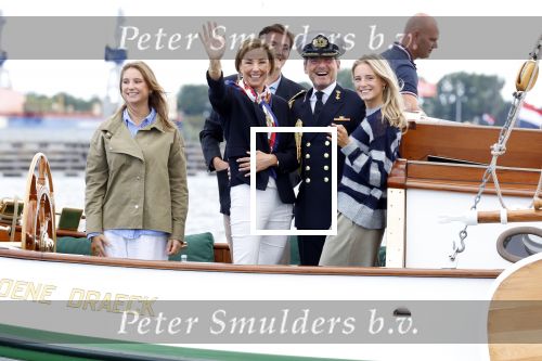 Amsterdam 24 augustus 202
Prins Maurits en Prinses MarilÃ¨ne hebben drie kinderen: Anna (geboren in 2001), Lucas (geboren in 2002), en Felicia (geboren in 2005). Hun volledige achternaam is Van Lippe-Biesterfeld van Vollenhoven . Prins Maurits neemt met zijn gezin de Vlootschouw af tijdens de laatste dag van Sail. Ze varen met de Groene Draeck.