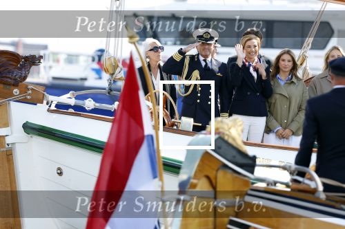 Amsterdam 24 augustus 202
Prins Maurits en Prinses MarilÃ¨ne hebben drie kinderen: Anna (geboren in 2001), Lucas (geboren in 2002), en Felicia (geboren in 2005). Hun volledige achternaam is Van Lippe-Biesterfeld van Vollenhoven . Prins Maurits neemt met zijn gezin de Vlootschouw af tijdens de laatste dag van Sail. Ze varen met de Groene Draeck.