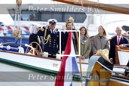 Amsterdam 24 augustus 202
Prins Maurits en Prinses MarilÃ¨ne hebben drie kinderen: Anna (geboren in 2001), Lucas (geboren in 2002), en Felicia (geboren in 2005). Hun volledige achternaam is Van Lippe-Biesterfeld van Vollenhoven . Prins Maurits neemt met zijn gezin de Vlootschouw af tijdens de laatste dag van Sail. Ze varen met de Groene Draeck.