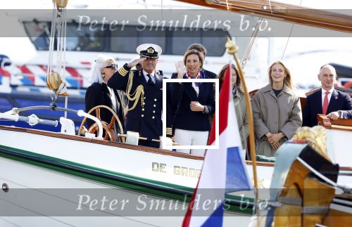 Amsterdam 24 augustus 202
Prins Maurits en Prinses MarilÃ¨ne hebben drie kinderen: Anna (geboren in 2001), Lucas (geboren in 2002), en Felicia (geboren in 2005). Hun volledige achternaam is Van Lippe-Biesterfeld van Vollenhoven . Prins Maurits neemt met zijn gezin de Vlootschouw af tijdens de laatste dag van Sail. Ze varen met de Groene Draeck.