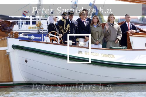 Amsterdam 24 augustus 202
Prins Maurits en Prinses MarilÃ¨ne hebben drie kinderen: Anna (geboren in 2001), Lucas (geboren in 2002), en Felicia (geboren in 2005). Hun volledige achternaam is Van Lippe-Biesterfeld van Vollenhoven . Prins Maurits neemt met zijn gezin de Vlootschouw af tijdens de laatste dag van Sail. Ze varen met de Groene Draeck.