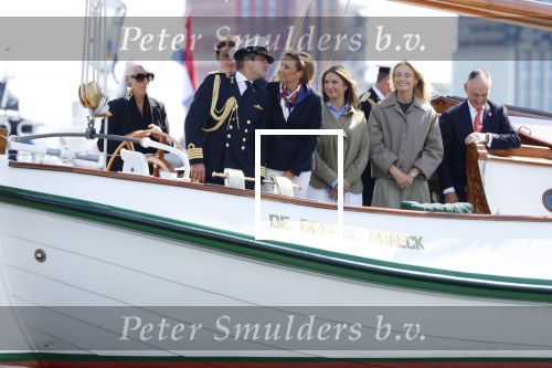 Amsterdam 24 augustus 202
Prins Maurits en Prinses MarilÃ¨ne hebben drie kinderen: Anna (geboren in 2001), Lucas (geboren in 2002), en Felicia (geboren in 2005). Hun volledige achternaam is Van Lippe-Biesterfeld van Vollenhoven . Prins Maurits neemt met zijn gezin de Vlootschouw af tijdens de laatste dag van Sail. Ze varen met de Groene Draeck.