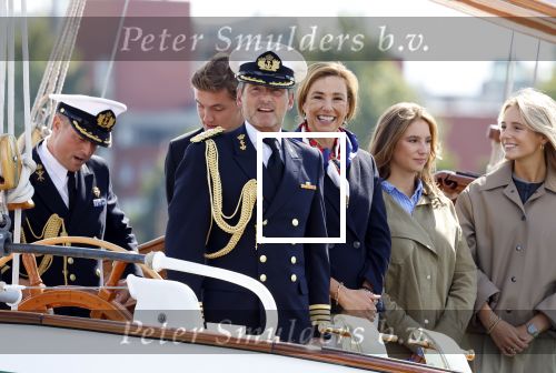 Amsterdam 24 augustus 202
Prins Maurits en Prinses MarilÃ¨ne hebben drie kinderen: Anna (geboren in 2001), Lucas (geboren in 2002), en Felicia (geboren in 2005). Hun volledige achternaam is Van Lippe-Biesterfeld van Vollenhoven . Prins Maurits neemt met zijn gezin de Vlootschouw af tijdens de laatste dag van Sail. Ze varen met de Groene Draeck.
