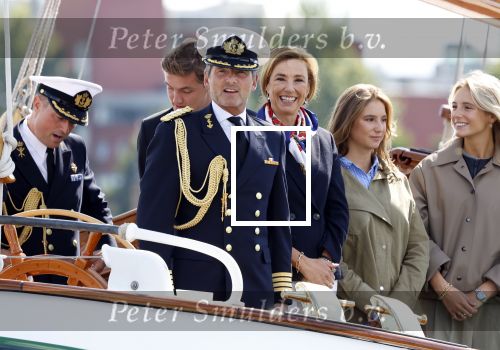Amsterdam 24 augustus 202
Prins Maurits en Prinses MarilÃ¨ne hebben drie kinderen: Anna (geboren in 2001), Lucas (geboren in 2002), en Felicia (geboren in 2005). Hun volledige achternaam is Van Lippe-Biesterfeld van Vollenhoven . Prins Maurits neemt met zijn gezin de Vlootschouw af tijdens de laatste dag van Sail. Ze varen met de Groene Draeck.