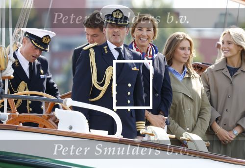 Amsterdam 24 augustus 202
Prins Maurits en Prinses MarilÃ¨ne hebben drie kinderen: Anna (geboren in 2001), Lucas (geboren in 2002), en Felicia (geboren in 2005). Hun volledige achternaam is Van Lippe-Biesterfeld van Vollenhoven . Prins Maurits neemt met zijn gezin de Vlootschouw af tijdens de laatste dag van Sail. Ze varen met de Groene Draeck.