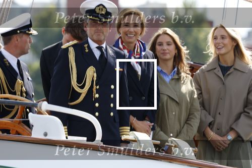Amsterdam 24 augustus 202
Prins Maurits en Prinses MarilÃ¨ne hebben drie kinderen: Anna (geboren in 2001), Lucas (geboren in 2002), en Felicia (geboren in 2005). Hun volledige achternaam is Van Lippe-Biesterfeld van Vollenhoven . Prins Maurits neemt met zijn gezin de Vlootschouw af tijdens de laatste dag van Sail. Ze varen met de Groene Draeck.