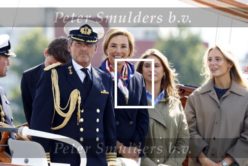 Amsterdam 24 augustus 202
Prins Maurits en Prinses MarilÃ¨ne hebben drie kinderen: Anna (geboren in 2001), Lucas (geboren in 2002), en Felicia (geboren in 2005). Hun volledige achternaam is Van Lippe-Biesterfeld van Vollenhoven . Prins Maurits neemt met zijn gezin de Vlootschouw af tijdens de laatste dag van Sail. Ze varen met de Groene Draeck.