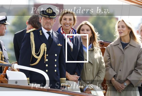 Amsterdam 24 augustus 202
Prins Maurits en Prinses MarilÃ¨ne hebben drie kinderen: Anna (geboren in 2001), Lucas (geboren in 2002), en Felicia (geboren in 2005). Hun volledige achternaam is Van Lippe-Biesterfeld van Vollenhoven . Prins Maurits neemt met zijn gezin de Vlootschouw af tijdens de laatste dag van Sail. Ze varen met de Groene Draeck.