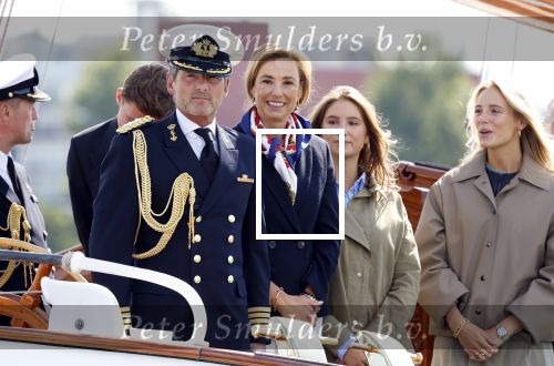 Amsterdam 24 augustus 202
Prins Maurits en Prinses MarilÃ¨ne hebben drie kinderen: Anna (geboren in 2001), Lucas (geboren in 2002), en Felicia (geboren in 2005). Hun volledige achternaam is Van Lippe-Biesterfeld van Vollenhoven . Prins Maurits neemt met zijn gezin de Vlootschouw af tijdens de laatste dag van Sail. Ze varen met de Groene Draeck.