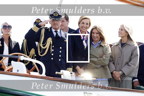Amsterdam 24 augustus 202
Prins Maurits en Prinses MarilÃ¨ne hebben drie kinderen: Anna (geboren in 2001), Lucas (geboren in 2002), en Felicia (geboren in 2005). Hun volledige achternaam is Van Lippe-Biesterfeld van Vollenhoven . Prins Maurits neemt met zijn gezin de Vlootschouw af tijdens de laatste dag van Sail. Ze varen met de Groene Draeck.
