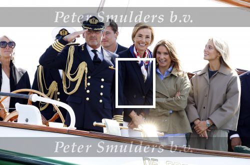 Amsterdam 24 augustus 202
Prins Maurits en Prinses MarilÃ¨ne hebben drie kinderen: Anna (geboren in 2001), Lucas (geboren in 2002), en Felicia (geboren in 2005). Hun volledige achternaam is Van Lippe-Biesterfeld van Vollenhoven . Prins Maurits neemt met zijn gezin de Vlootschouw af tijdens de laatste dag van Sail. Ze varen met de Groene Draeck.