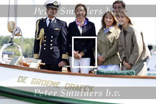 Amsterdam 24 augustus 202
Prins Maurits en Prinses MarilÃ¨ne hebben drie kinderen: Anna (geboren in 2001), Lucas (geboren in 2002), en Felicia (geboren in 2005). Hun volledige achternaam is Van Lippe-Biesterfeld van Vollenhoven . Prins Maurits neemt met zijn gezin de Vlootschouw af tijdens de laatste dag van Sail. Ze varen met de Groene Draeck.
