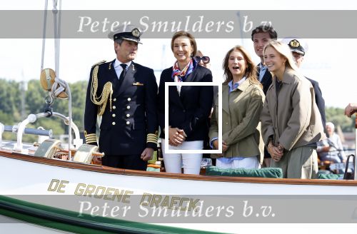 Amsterdam 24 augustus 202
Prins Maurits en Prinses MarilÃ¨ne hebben drie kinderen: Anna (geboren in 2001), Lucas (geboren in 2002), en Felicia (geboren in 2005). Hun volledige achternaam is Van Lippe-Biesterfeld van Vollenhoven . Prins Maurits neemt met zijn gezin de Vlootschouw af tijdens de laatste dag van Sail. Ze varen met de Groene Draeck.