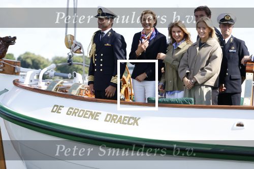 Amsterdam 24 augustus 202
Prins Maurits en Prinses MarilÃ¨ne hebben drie kinderen: Anna (geboren in 2001), Lucas (geboren in 2002), en Felicia (geboren in 2005). Hun volledige achternaam is Van Lippe-Biesterfeld van Vollenhoven . Prins Maurits neemt met zijn gezin de Vlootschouw af tijdens de laatste dag van Sail. Ze varen met de Groene Draeck.