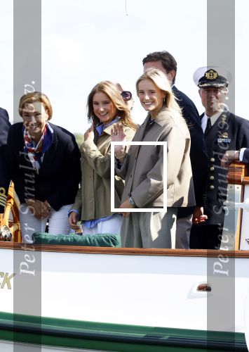 Amsterdam 24 augustus 202
Prins Maurits en Prinses MarilÃ¨ne hebben drie kinderen: Anna (geboren in 2001), Lucas (geboren in 2002), en Felicia (geboren in 2005). Hun volledige achternaam is Van Lippe-Biesterfeld van Vollenhoven . Prins Maurits neemt met zijn gezin de Vlootschouw af tijdens de laatste dag van Sail. Ze varen met de Groene Draeck.