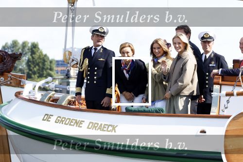 Amsterdam 24 augustus 202
Prins Maurits en Prinses MarilÃ¨ne hebben drie kinderen: Anna (geboren in 2001), Lucas (geboren in 2002), en Felicia (geboren in 2005). Hun volledige achternaam is Van Lippe-Biesterfeld van Vollenhoven . Prins Maurits neemt met zijn gezin de Vlootschouw af tijdens de laatste dag van Sail. Ze varen met de Groene Draeck.