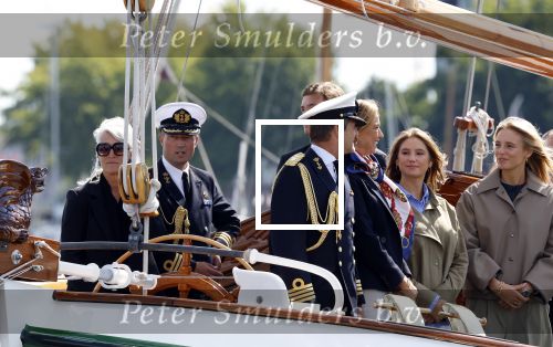 Amsterdam 24 augustus 202
Prins Maurits en Prinses MarilÃ¨ne hebben drie kinderen: Anna (geboren in 2001), Lucas (geboren in 2002), en Felicia (geboren in 2005). Hun volledige achternaam is Van Lippe-Biesterfeld van Vollenhoven . Prins Maurits neemt met zijn gezin de Vlootschouw af tijdens de laatste dag van Sail. Ze varen met de Groene Draeck.