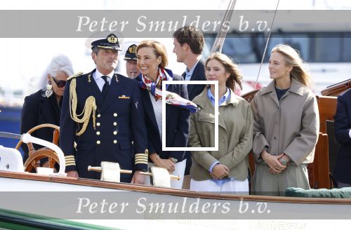 Amsterdam 24 augustus 202
Prins Maurits en Prinses MarilÃ¨ne hebben drie kinderen: Anna (geboren in 2001), Lucas (geboren in 2002), en Felicia (geboren in 2005). Hun volledige achternaam is Van Lippe-Biesterfeld van Vollenhoven . Prins Maurits neemt met zijn gezin de Vlootschouw af tijdens de laatste dag van Sail. Ze varen met de Groene Draeck.