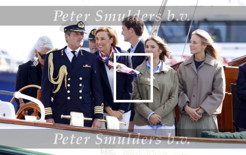 Amsterdam 24 augustus 202
Prins Maurits en Prinses MarilÃ¨ne hebben drie kinderen: Anna (geboren in 2001), Lucas (geboren in 2002), en Felicia (geboren in 2005). Hun volledige achternaam is Van Lippe-Biesterfeld van Vollenhoven . Prins Maurits neemt met zijn gezin de Vlootschouw af tijdens de laatste dag van Sail. Ze varen met de Groene Draeck.