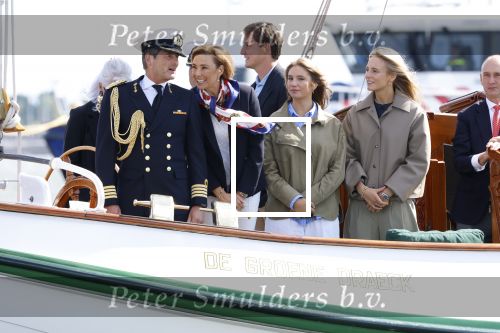 Amsterdam 24 augustus 202
Prins Maurits en Prinses MarilÃ¨ne hebben drie kinderen: Anna (geboren in 2001), Lucas (geboren in 2002), en Felicia (geboren in 2005). Hun volledige achternaam is Van Lippe-Biesterfeld van Vollenhoven . Prins Maurits neemt met zijn gezin de Vlootschouw af tijdens de laatste dag van Sail. Ze varen met de Groene Draeck.