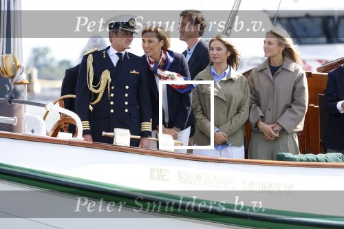 Amsterdam 24 augustus 202
Prins Maurits en Prinses MarilÃ¨ne hebben drie kinderen: Anna (geboren in 2001), Lucas (geboren in 2002), en Felicia (geboren in 2005). Hun volledige achternaam is Van Lippe-Biesterfeld van Vollenhoven . Prins Maurits neemt met zijn gezin de Vlootschouw af tijdens de laatste dag van Sail. Ze varen met de Groene Draeck.