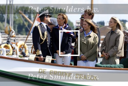 Amsterdam 24 augustus 202
Prins Maurits en Prinses MarilÃ¨ne hebben drie kinderen: Anna (geboren in 2001), Lucas (geboren in 2002), en Felicia (geboren in 2005). Hun volledige achternaam is Van Lippe-Biesterfeld van Vollenhoven . Prins Maurits neemt met zijn gezin de Vlootschouw af tijdens de laatste dag van Sail. Ze varen met de Groene Draeck.